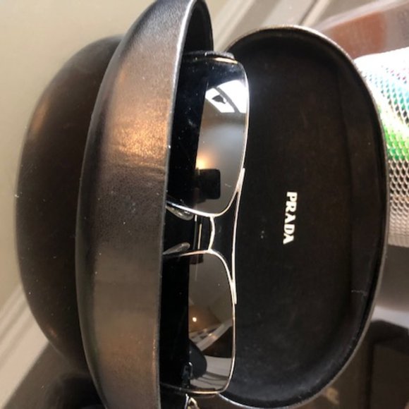 3 pairs of sunglasses - Picture 4 of 6